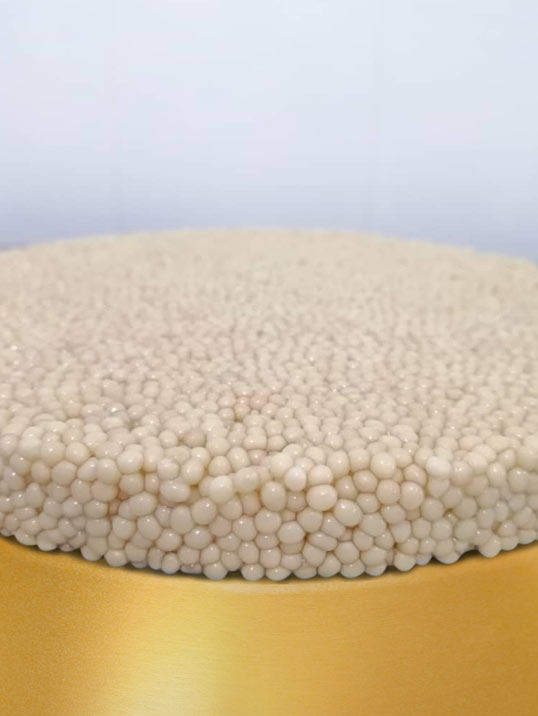 Cru Caviar caviale varietà Beluga Almas: uova di colore bianco di dimensioni grandi