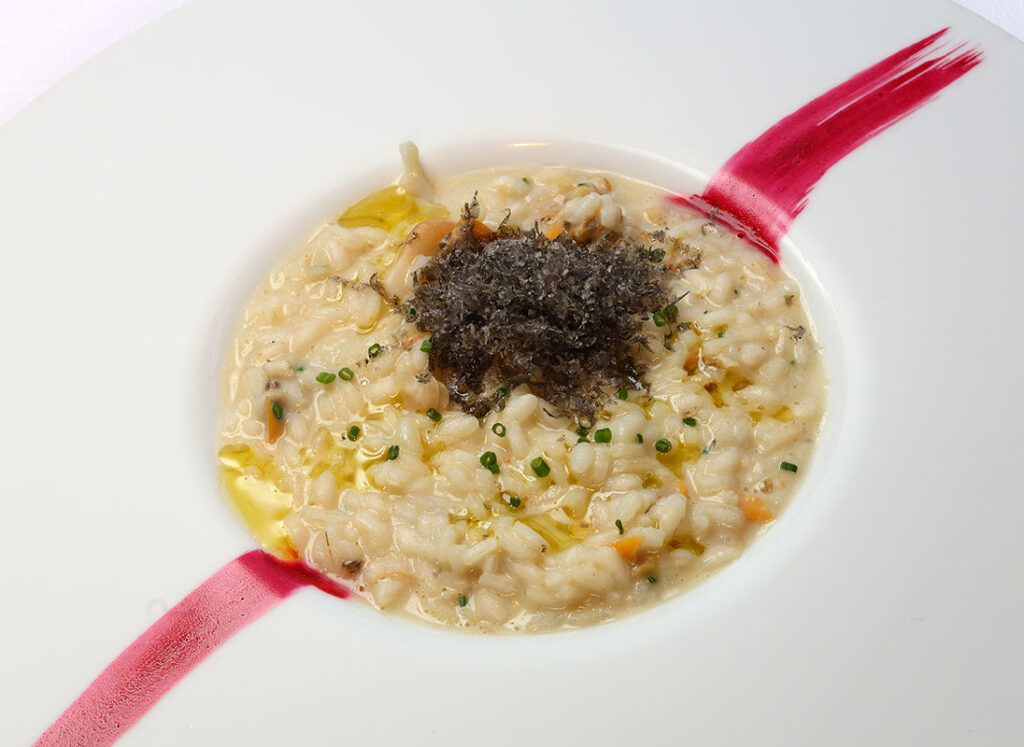 Risotto alle vongole, capelunghe e bottarga di storione Cru Caviar