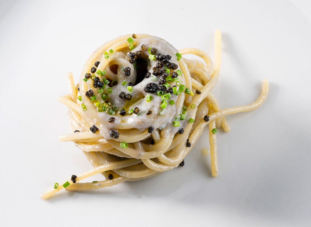 Spaghetto Verrigni, burro con caviale e caviale croccante Cru Caviar