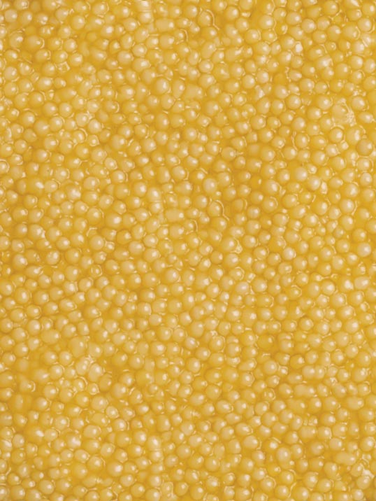 Cru Caviar caviale varietà Sterleto Almas: uova di colore giallo oro di dimensioni medio-grandi