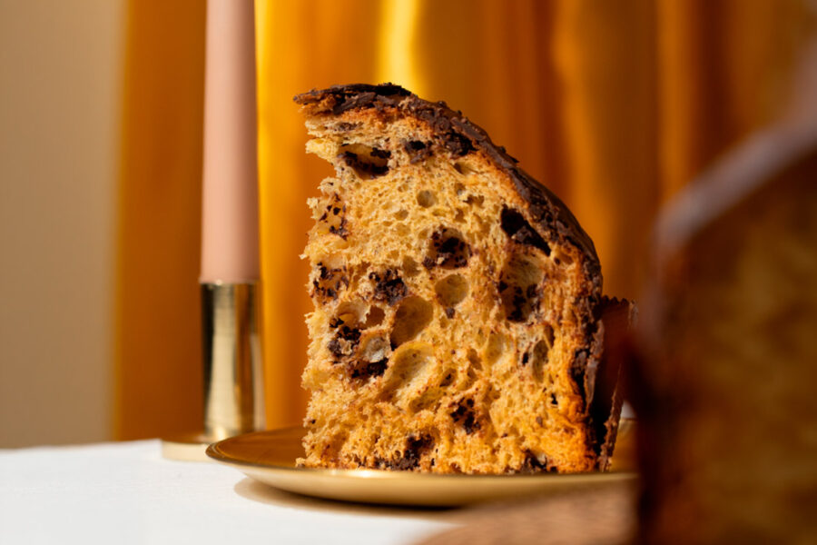 immagine di natale, panettone con caviale